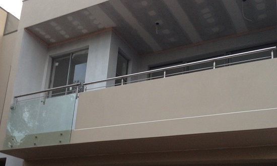 Balcony balustrades with Steel glass