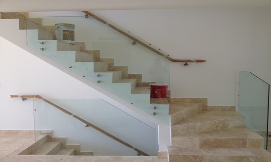 Steel glass balustrade for stairs